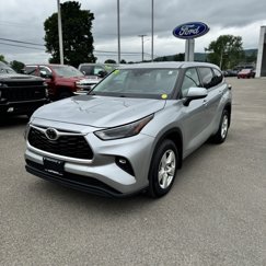Used 2022 Toyota Highlander LE image 1
