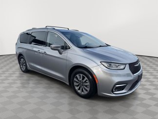 Used 2021 Chrysler Pacifica Touring-L image 1