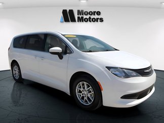 Used 2023 Chrysler Voyager LX image 1