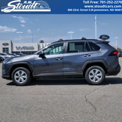 Used 2021 Toyota RAV4 LE image 1