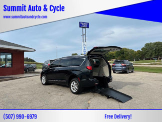 Used 2017 Chrysler Pacifica Touring-L Plus w/ Tire & Wheel Group image 1