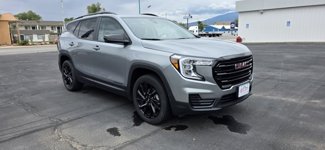 Used 2024 GMC Terrain SLE w/ Driver Convenience Package image 1