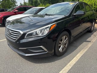 Used 2017 Hyundai Sonata SE image 1