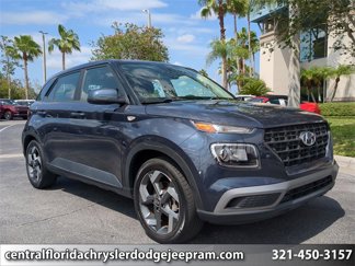 Used 2022 Hyundai Venue SE image 1