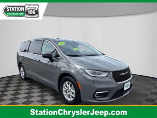 Certified 2023 Chrysler Pacifica Touring-L image 1