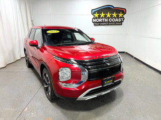 Used 2023 Mitsubishi Outlander SE image 1