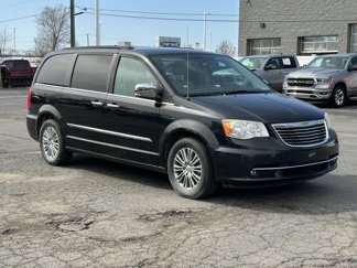 Used 2014 Chrysler Town & Country Touring-L w/ Driver Convenience Group image 1