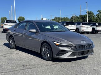 Used 2024 Hyundai Elantra SEL image 1