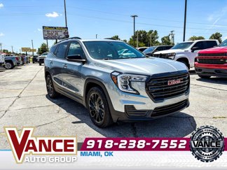 Used 2024 GMC Terrain SLE w/ Driver Convenience Package image 1