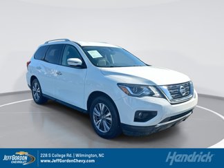 Used 2020 Nissan Pathfinder SV image 1