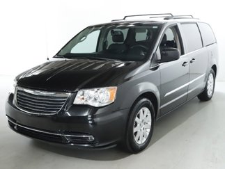 Used 2016 Chrysler Town & Country Touring image 1