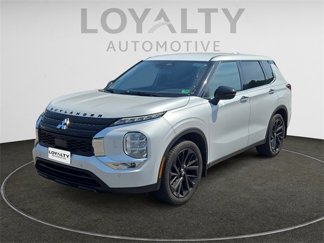 Used 2023 Mitsubishi Outlander SE Black Edition image 1