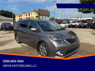 Used 2015 Toyota Sienna SE Premium image 1