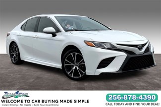 Used 2020 Toyota Camry SE image 1