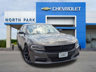 Used 2020 Dodge Charger SXT w/ Blacktop Package image 1