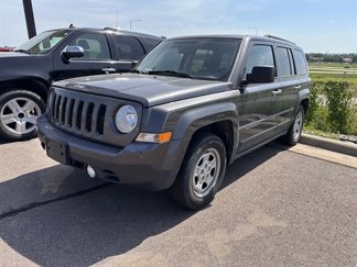 Used 2016 Jeep Patriot Sport image 1