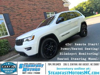 Used 2020 Jeep Grand Cherokee Laredo image 1