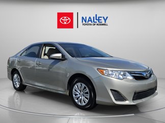 Used 2014 Toyota Camry L image 1
