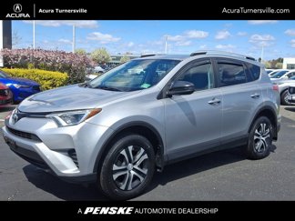 Used 2016 Toyota RAV4 LE image 1