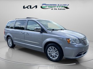 Used 2015 Chrysler Town & Country Touring-L image 1