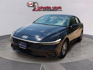 Used 2025 Hyundai Elantra SE image 1