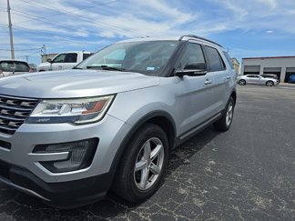 Used 2017 Ford Explorer XLT w/ Equipment Group 202A image 1