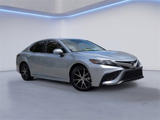 Used 2024 Toyota Camry SE image 1