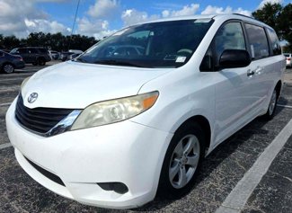 Used 2012 Toyota Sienna LE image 1