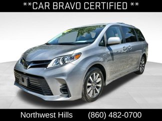 Used 2018 Toyota Sienna LE image 1