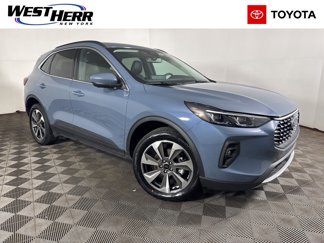 Used 2024 Ford Escape Platinum image 1