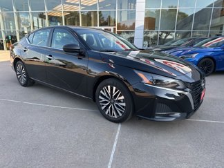 Used 2024 Nissan Altima 2.5 SV image 1