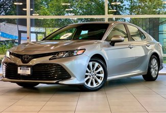 Used 2020 Toyota Camry LE image 1