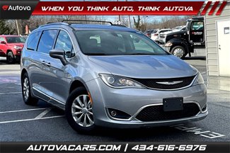 Used 2018 Chrysler Pacifica Touring-L w/ Premium Audio Group image 1
