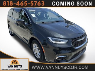 Used 2024 Chrysler Pacifica Touring-L image 1