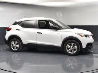 Used 2018 Nissan Kicks S image 1
