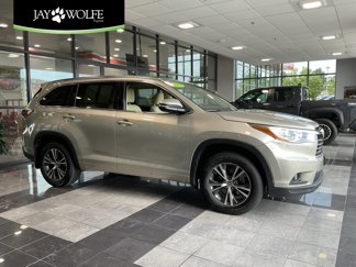 Used 2016 Toyota Highlander XLE image 1