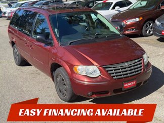 Used 2007 Chrysler Town & Country Limited image 1
