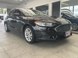Used 2020 Ford Fusion SE image 1