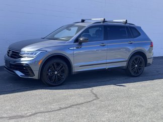 Used 2022 Volkswagen Tiguan SE R-Line image 1