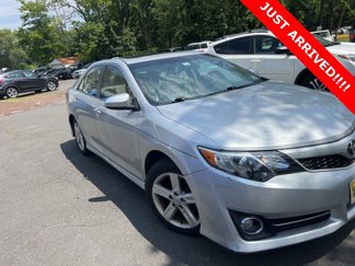 Used 2013 Toyota Camry SE image 1