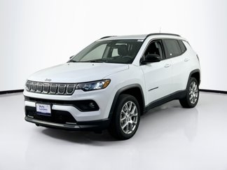 Used 2022 Jeep Compass Latitude image 1