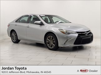 Used 2016 Toyota Camry SE image 1