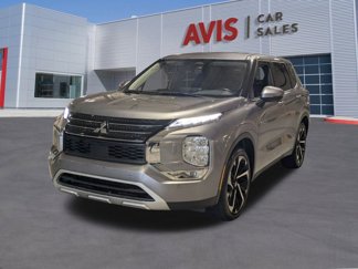 Used 2023 Mitsubishi Outlander SE image 1