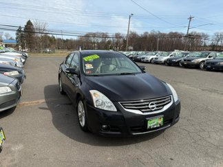 Used 2010 Nissan Altima 3.5 SR w/ Premium Pkg image 1
