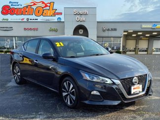 Used 2021 Nissan Altima 2.5 SV w/ SV Premium Package image 1