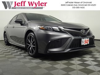 Used 2022 Toyota Camry SE image 1