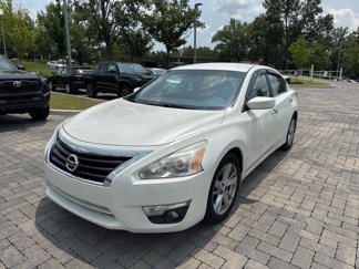 Used 2015 Nissan Altima 2.5 SV image 1