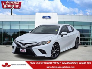Used 2020 Toyota Camry SE image 1