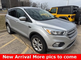 Used 2017 Ford Escape SE w/ SE Cold Weather Package image 1