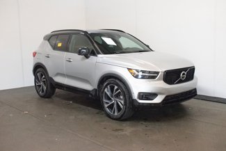 Used 2019 Volvo XC40 T5 R-Design image 1